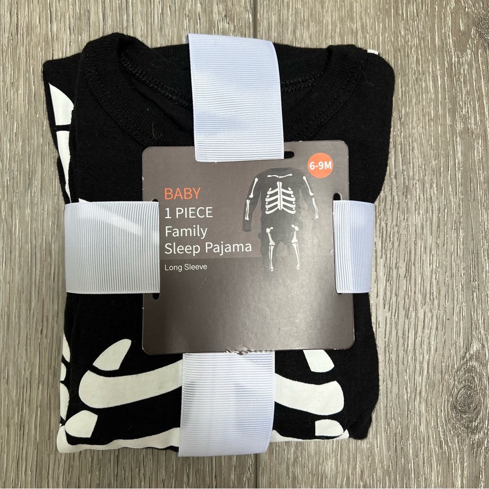 HALLOWEEN ZIP UP FOOTLESS SLEEPER SKELETON 6-9MO NWT